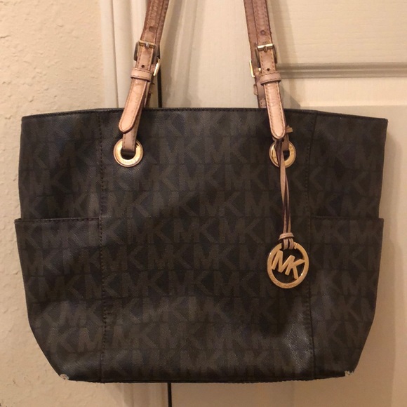 Michael Kors Handbags - Brown Micheal Kors Purse❤️✨